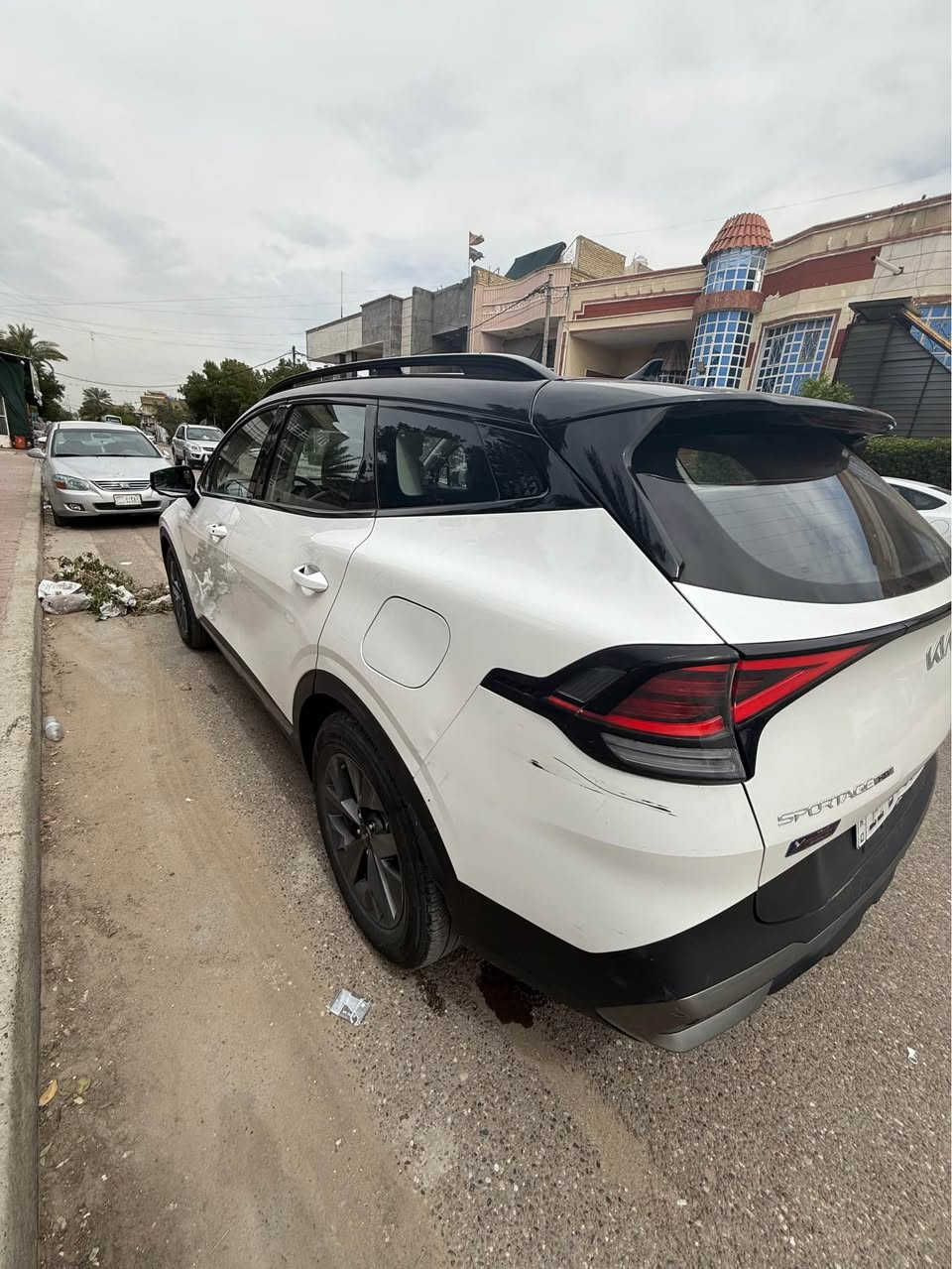 السلام عليكم
للبيع كيا سبورتج موديل 22 هايبرد 2 colour رقم بغداد وارد صيني ماشية 36 وقابل للزيادة
اربع كامرات
شاحن وايرليس
مري شفط
داخل جلد ابيض
بانوراما
شفتات ستيرن
مقاعد امامية تدفئة تبريد ومقاعد خلفية تدفئة
اوتو ستوب واوتو هولد وهاند بريك دكمة
رادار امامي جانبي خلفي 
تحديد مسار وقيادة الية 
صندوك كهرباء
لايت زنون متحرك وكشافات LED
كير ماوس
شاشة كبيرة متصلة
مانع انزلاق
محرك 2000 دوش المرغوب

بيها 3 رصعات بسيطة وعلى وضعها مامعدلة بالصندوق الخلفي والباقي كله كفالة

السعر المطلوب 19500$ وبيها مجال حك الجية
مكاني بغداد 
للاستفسار الاتصال 
*********** بغداد, العراق
