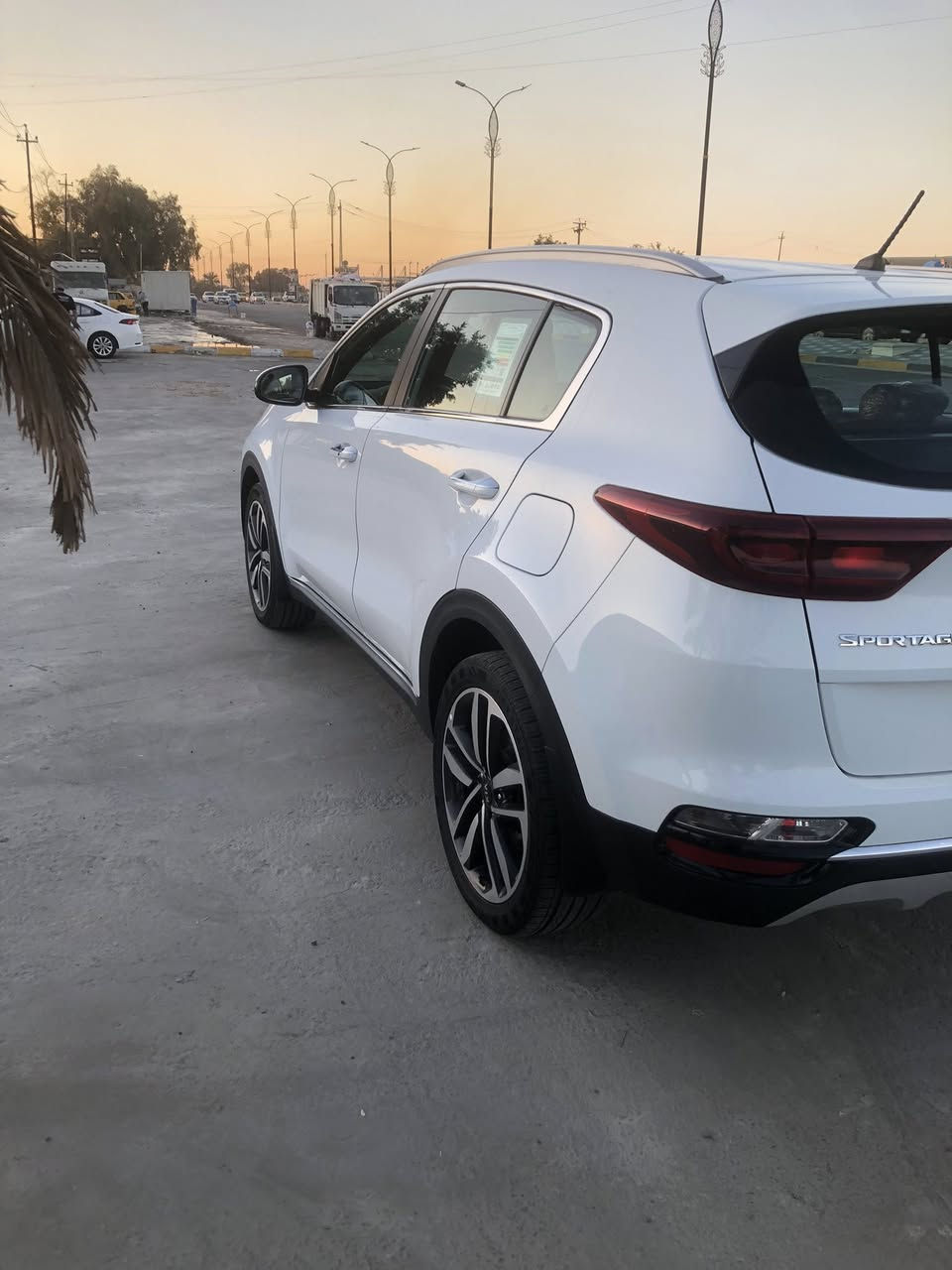 سلام عليكم
سبورتج خليجي موديل ٢٠٢١ مكفول من ضربة والصبغ عدا رصعات في الباب الخلفي ،سبير ما نازل
فول عدا البنرامه  
 (بصمه ،كشتات كهرباء، تشغيل عن بعد ، شاشه كبيره ، باقي الموصفات معروفه.. )
السعر ٢٠٨$ 
العنوان بغداد البلديات 
هاتف.   ***********
