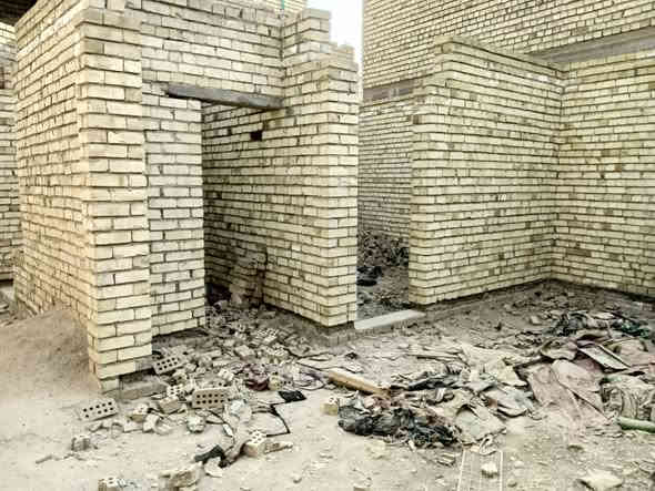 السلام عليكم هيكل للبيع المساحه 160مترا واجه 8متر  زراعي سند 25 بي 2غرف نوم  استقبال هول حولي مطبخ خدمات السريدات القديمه المربع الثالث أو شارع 15 للاستفسارر
***********
