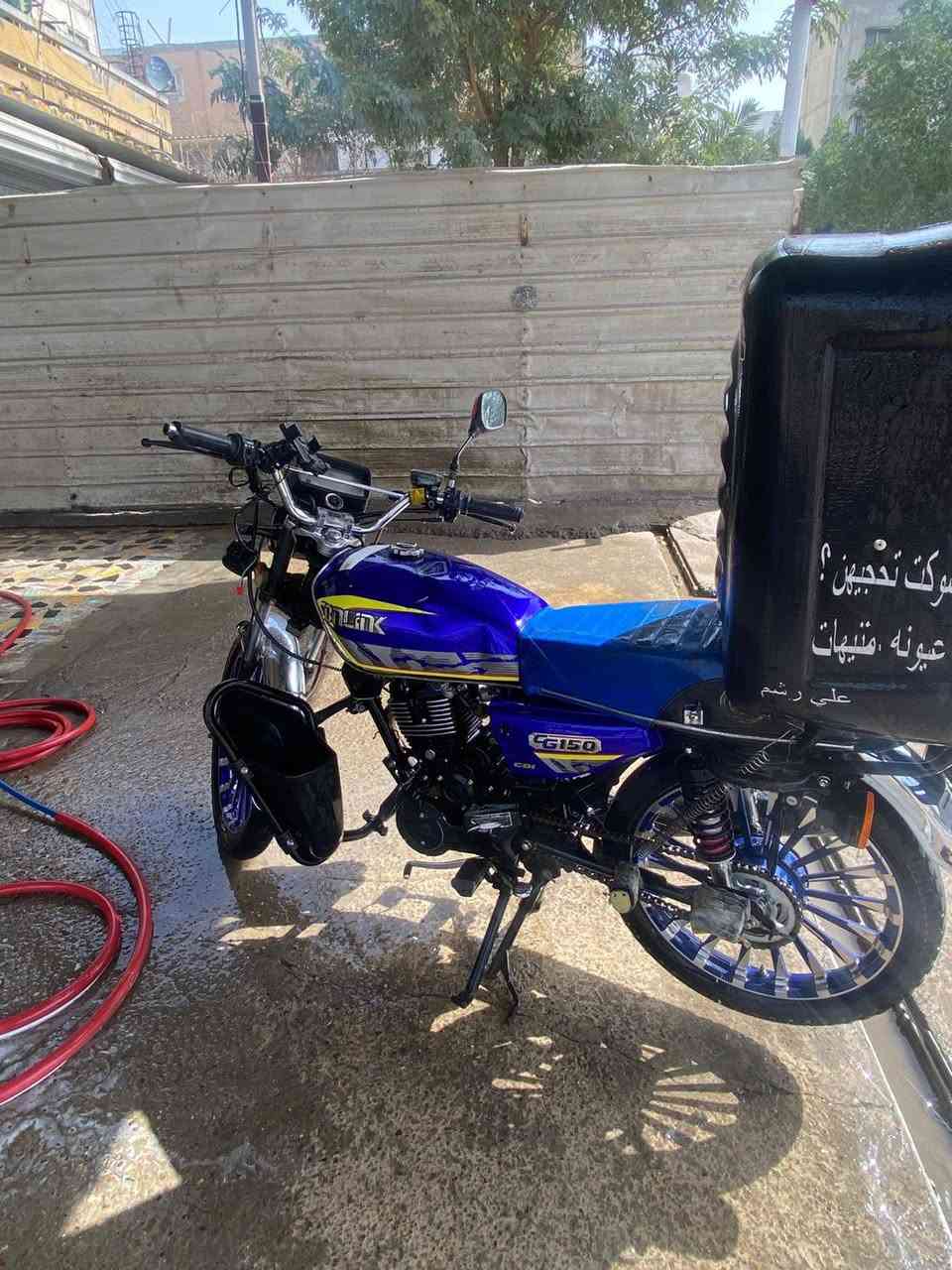 دراجه ايرانيه سونك موديل 2023 ✅ 
تشغيل بصمه ✅ 
تشغيل عن بعد ✅ 
دراجه مامفتوحه مكينتها ع وضع الشركه ✅ 
مكفوله كفاله عامه ✅ 
تانكي 10 لتر ✅ 
وياها صندوك دلفري ✅ 
وياها تجوه مال ضهر ✅ 
بيها دمام بس عاوزه خريطه ✅ 
نضافتها كدام عينك ✅ 
كهربائيات كلها شغاله ✅ 
شادلها درع كامل للدرجه ✅
ستاند تلفون ✅ 
لانضوح ولا تنقيس ✅
قفل ستيرن سويج ✅
دراجه مال شغل ولا مره وكفتني بشارع امانه الله 

🚫اواراقً مابيها تجي تاخذها من باب البيت اكفلك سرقه وعشاير بس مكاتبه نتكاتب لان اني اشتريتها هيج 
 ‼️ شباب سعرها قفل من الاخير بدون عمله 550 مكاني بغداد الدوره ابو دشير رقمي 
*********** بس واتساب
