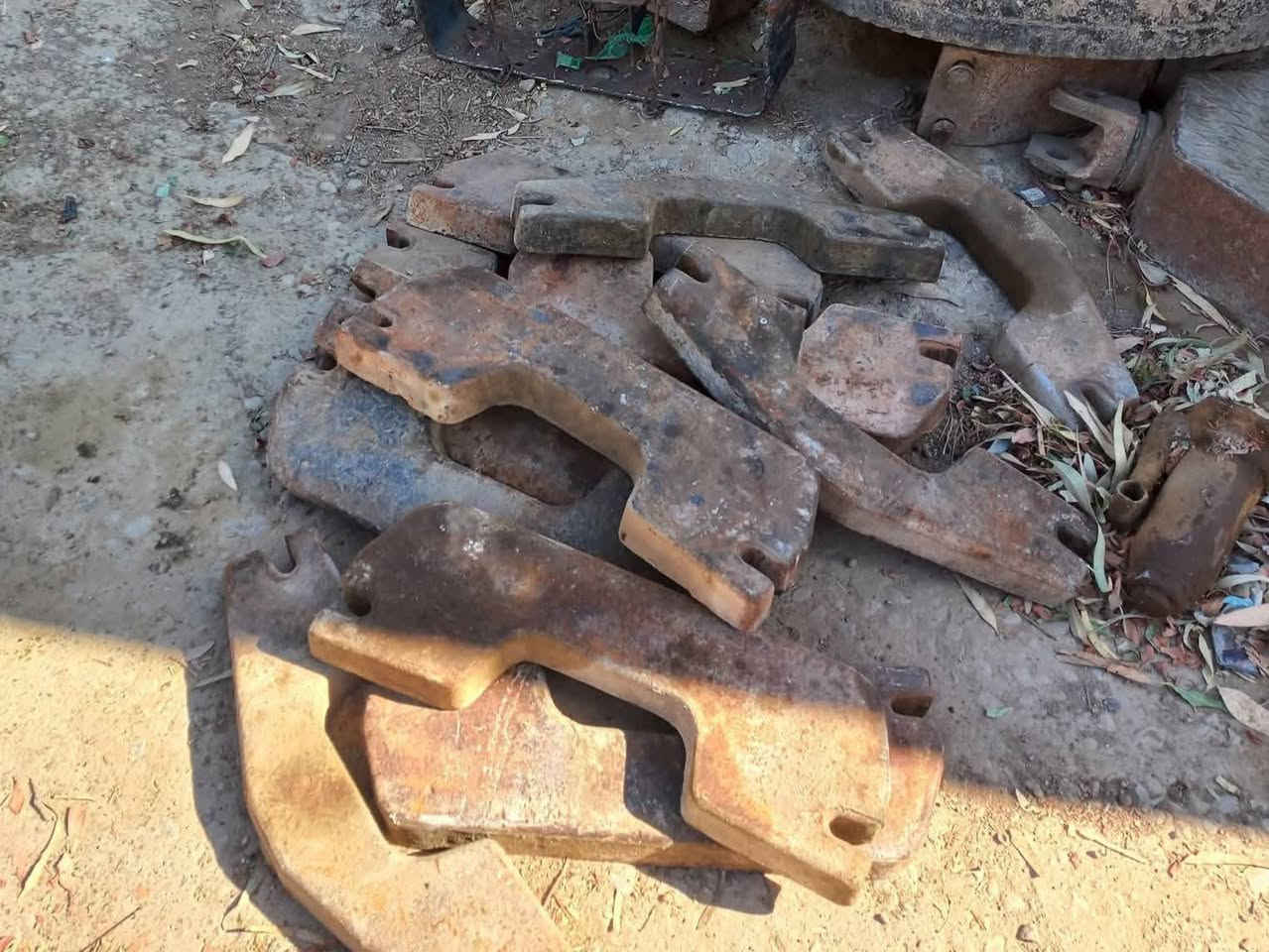 يوجد جرارات عنتر٧١ اماميات وخلفيات + تخم ثكالات امامي وخلفي العنوان ميسان العماره ***********
