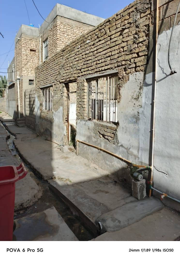 سلام عليكم هيكل طابو صرف بأسمي مساحه 100 متر شارع ٣متر المكان ال٥كيلو دور الزجاج قرب مركز الحريه السعر ٣٥ مليون يرهم مراوس بسياره ويرهم قسم الفلوس وقسم اقساط الشراي يتصل عله الرقم ***********

