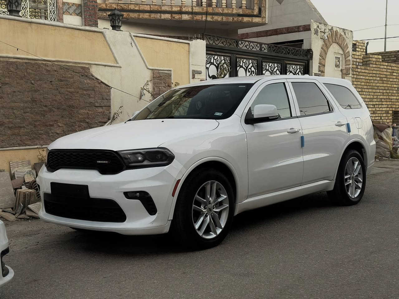 نوع السياره - دوج دورنگو -Dodge Durango 🚙
الموديل - 2022 / Mode -2022 🕴️
بدوم رقم ———
الفئه - GT. PLUS 🧾
نوع الدفع -  Axel back 🔙 دفع خلفي
الاستيراد - America🇺🇸
حجم المحرك - 3600c
عدد الركاب - 7 راكب 💺
# المواصفات 
-رادار امامي 
-رادار خلفي 
-رادار جانبي 
-حساس خلفي امامي 
-صندوك جنطه شفط 
-تحكم مقود جهتين 
-كشن ذاكره .ميموري 
-كشن جلد مخمل 
-كشن تبرد + تدفئه 
-تحديد مسار 
-تحكم وضعيات كشن 
-عدد انظمة القياده 4 
-اشاير مري جانبي 
-نقطه عمياء تحذير 
-كامره دوار 
-شاشه كبير 
-توقف ذاتي 
* بدون تبديل بدون ارباك 
#السعر 267$ وبيها مجال
للاستفسار ***********
