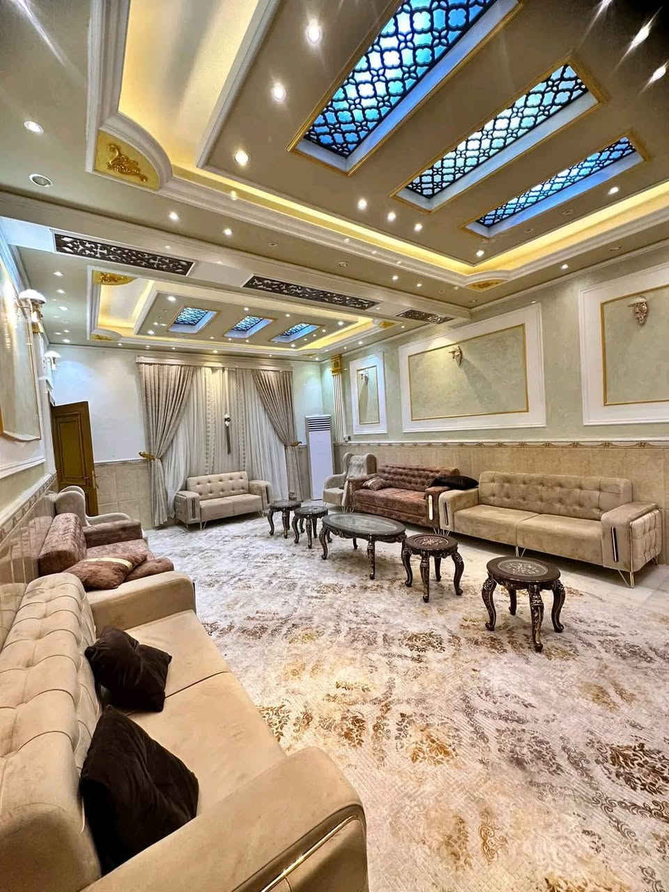 بيت للبيع والايجار بحي اور والثاني بشارع بغداد الشراي يجي خاص اويتصل برقم ***********بي وتساب
