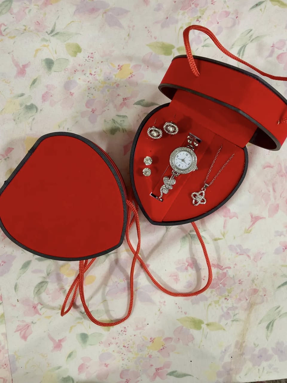 هدايا عيد الحب
متوفر جملة _ مفرد

#عيدالحب #أكسسوارات #هدايا


**إذا كنت صاحب هذا الإعلان وتريد حذفه لأي سبب، رجاءا أرسل رسالة إلى الدعم الفني**