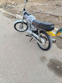 دراجه للبيع نضيفه مكينه نضيفه ٣٧٥ وبيه مجال 07859107712