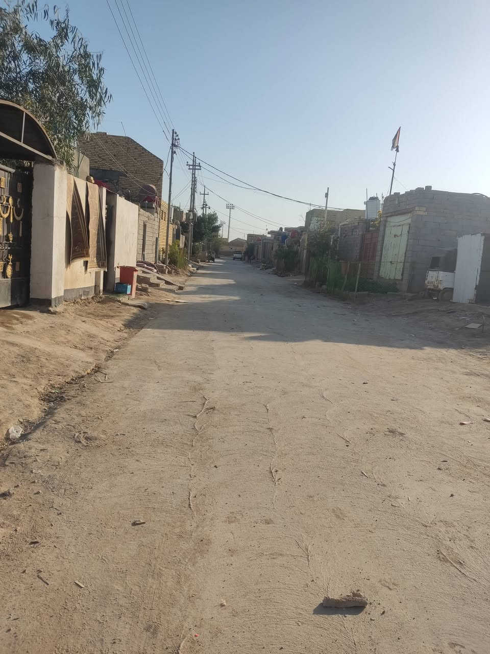 قطعة ارض للبيع مساحة 200م خلف ملعب الفهود الرئيسي للتواصل اتصل على رقم ***********
