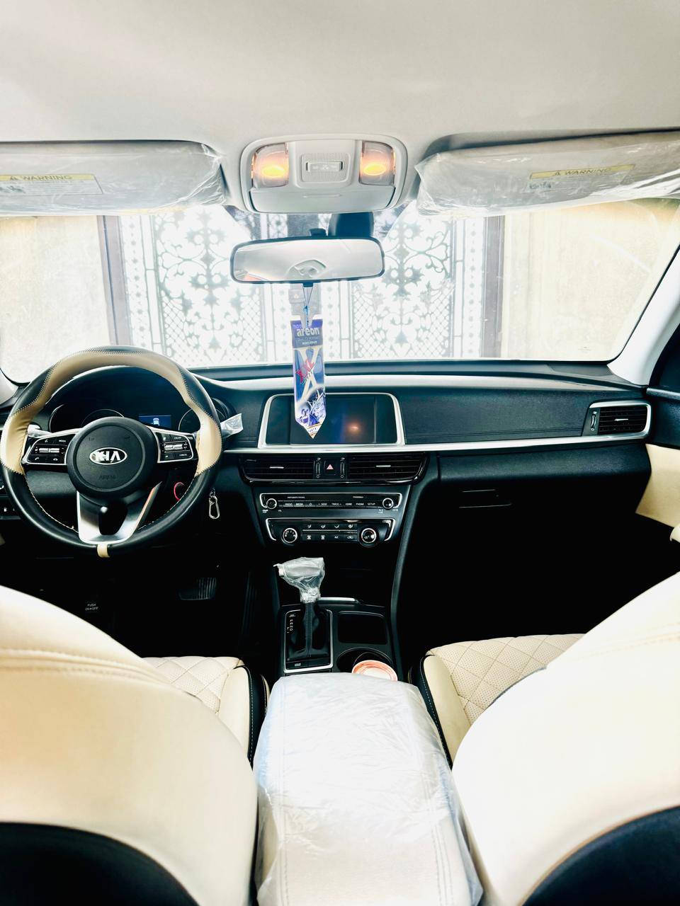 السلام عليكم
كيا اوبتيما 2019 كلين تايتل (كفالة عامه)
-رادار امامي - خلفي
-تحديد مسار
-شاشة كبيره (ابل كار بلي)
-حساس ضغط الأطارات
-نقط عمياء
-كشن السائق مساج
-وضعيات قيادة 
للأستفسار
***********
