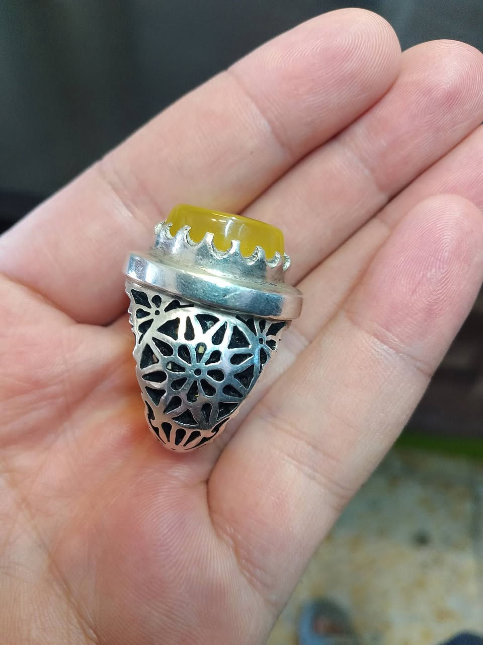 شرف الشمس صياغه ثقيله صياغه جاكوج بكربلاء وزن المحبس 28 غرام مكانه نجف سعر 125 الف صياغه يدويه ***********
