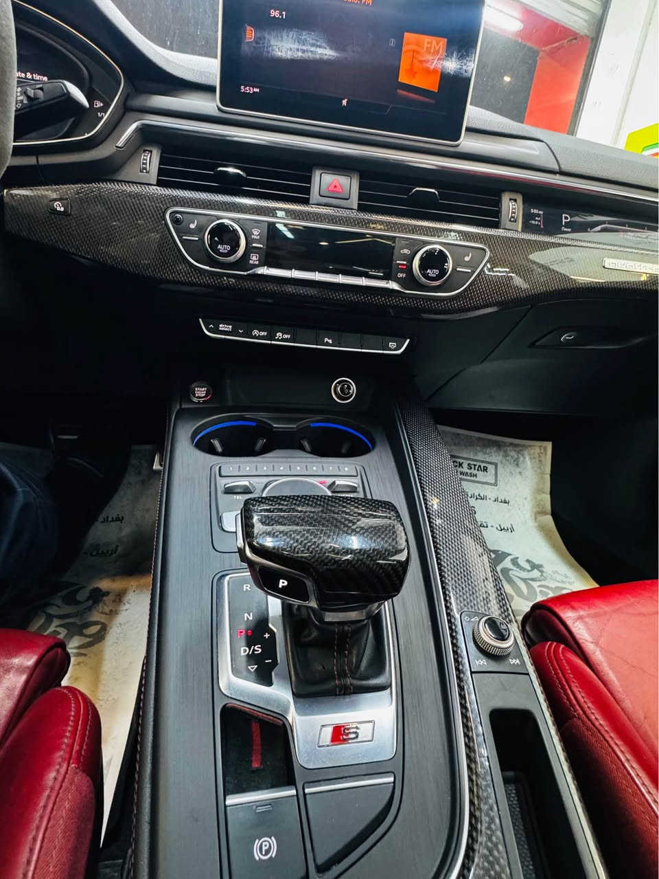 اودي S4  ٢٠١٨ من النوادر هاي السياره 
سته سلندر تون توربو ٣٠٠٠ مصروف عليه هوايه السياره 
وارد المانيه مكفوله من الصبغ والضربه دعاميه اماميه فقط مصبوغه 
فتحه 
داخل احمر 
خمس كامرات 
اضافات كاربون فايبر 
دركه وقبضه كير كاربون اصليه 
مغلفه بيبي اف طافي 
عطاس توربو وكزوز 
ويل ٢٠ رياضي وتاير تو سايز 
ماشيه ٧٢ كم مو ميل 
مبدل بيه مكينه جديده من دبي 
السعر ٢٦ الف يعني ٢٦٠ ورقه وبيه مجال بسيط 
الكراده شارع ٦٢ 
***********
*********** بغداد, العراق
