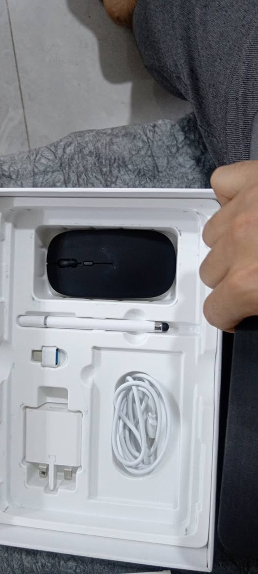 ايباد للبيع السعر 150 بمجال عن 140 المكان شارع 17 يم مطعم عمر يوسف الرقم ***********
