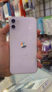 ايفون 11 عادي ذاكرة 128 بطارية 85  ابلادي  مامفتوح فقط ضهر مفطور مثل م...