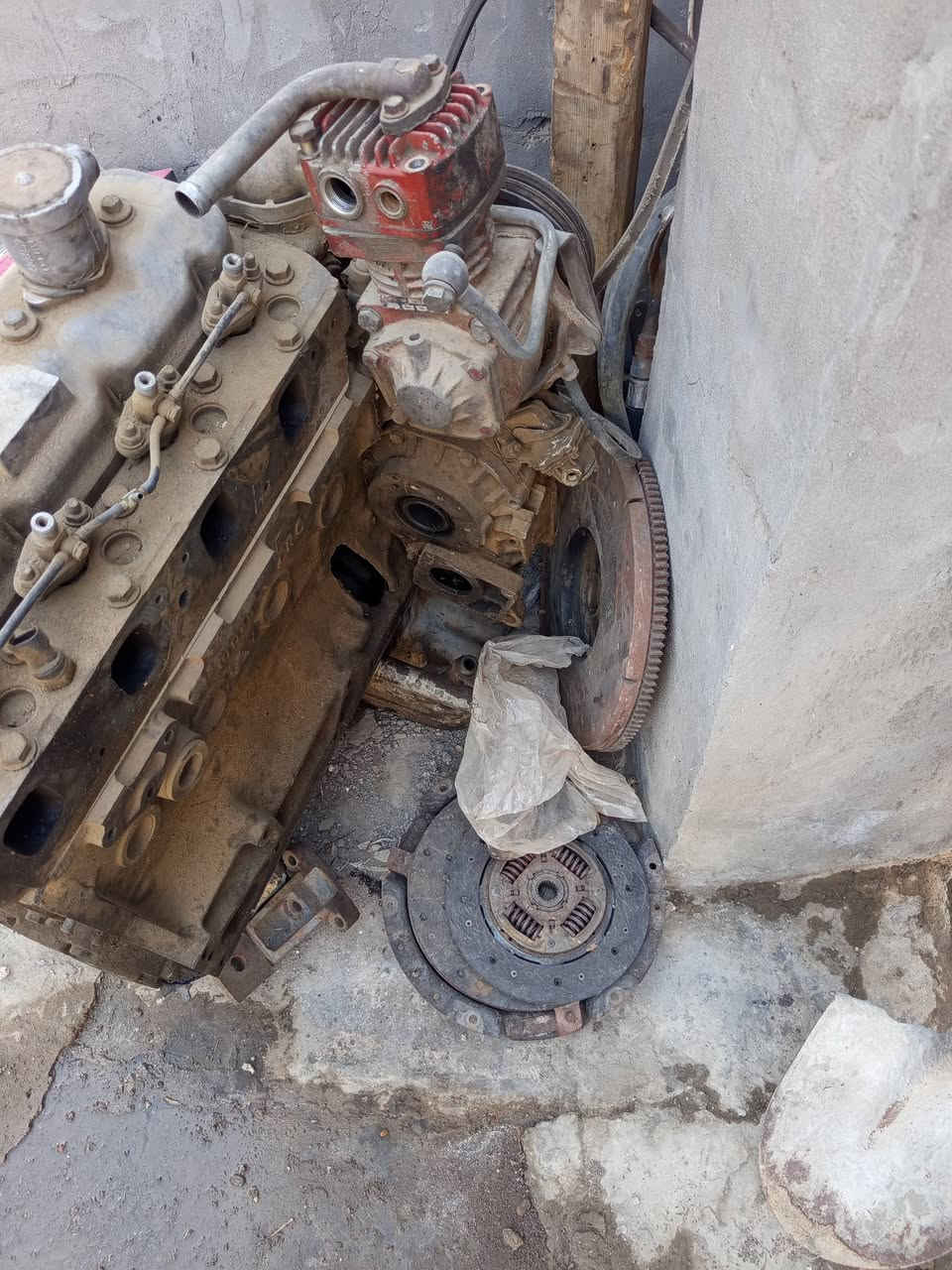 محرك مال عنتر السلندر مكسور والباقي كله شغال كور سلف تاروسه بم كهربأي فلاوين
***********
