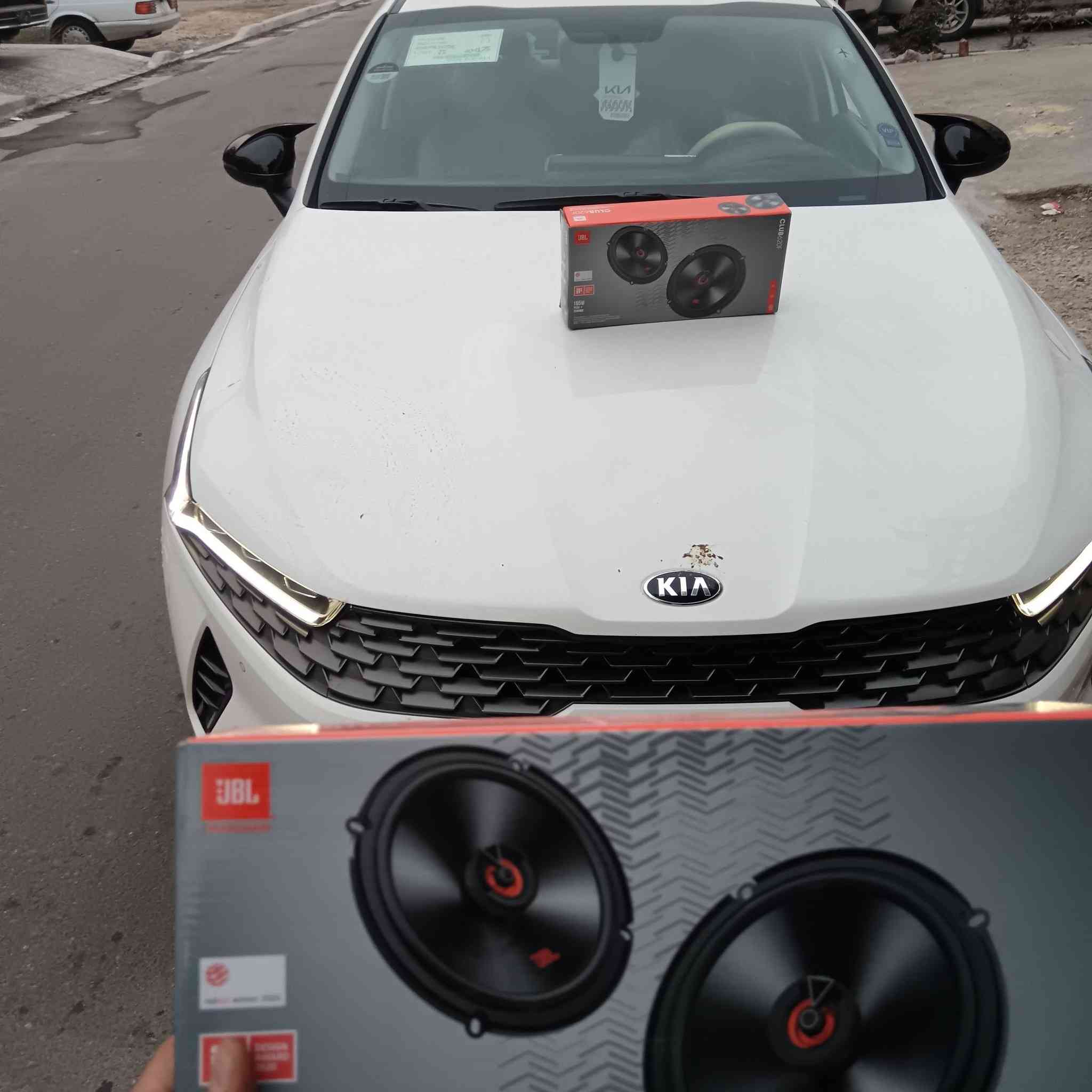 تم العمل على K5🚗🔉🔉 
تم تبديل سستم سماعات كامل من عادي إلى احترافي من الشركه 🌍 العالميه JBL الغنيه عن التعريف💣 والنتيجه واضحه من الصور والفيديو🔥 ابهرت الزبون المحترم 🫡
يوجد شد جميع السستمات🔉🔉 والسماعات والشاشات والمسجلات لجميع انواع السيارات🚗🚙🚕🏍️🛻 مع الضمان✨ 
يوجد توصيل جميع محافظات العراق التوصيل مجاني🚛
مكاني بغداد *********** حسين للصوتيات 📞📬
