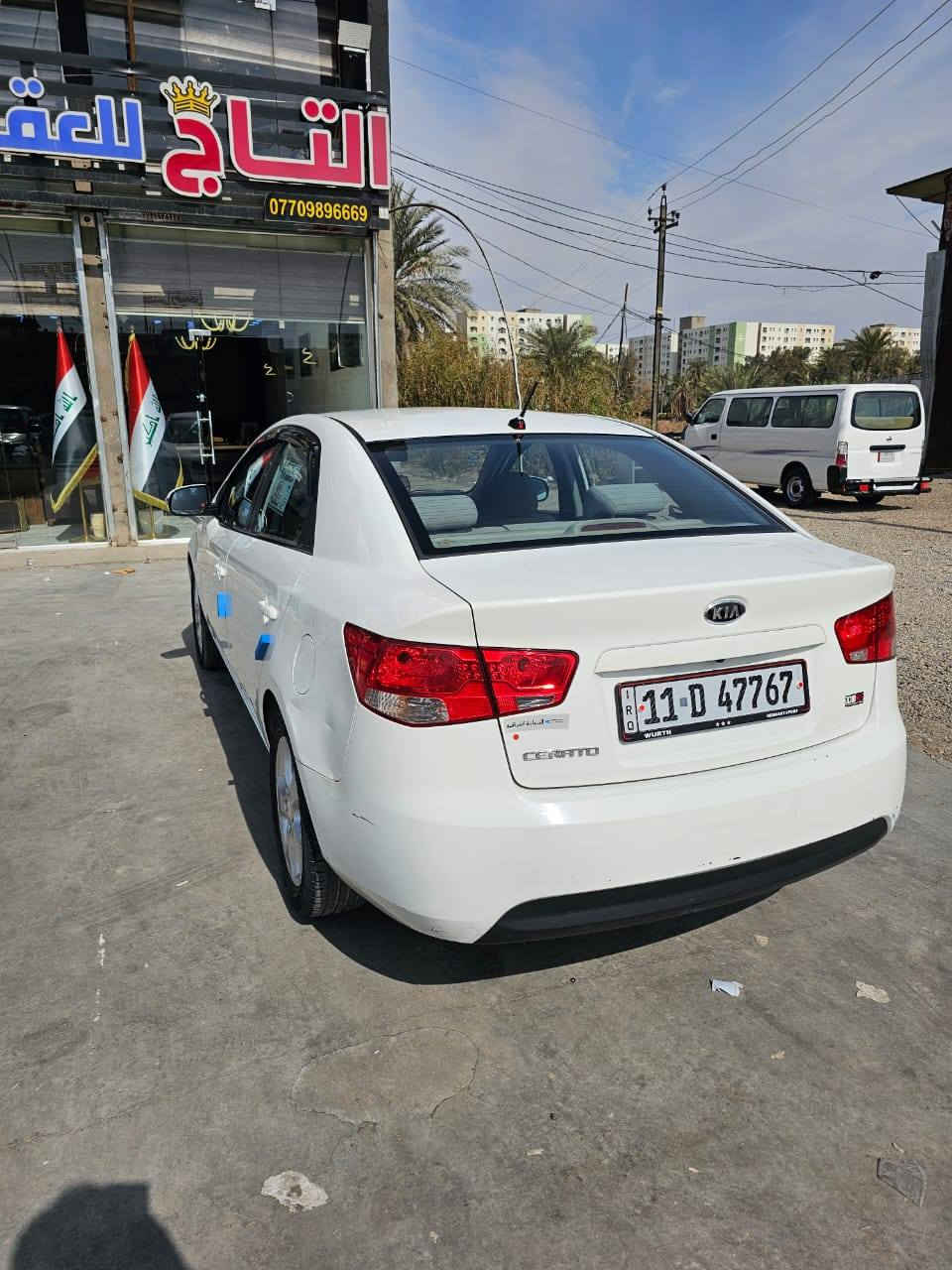 السلام عليكم ( رجائاً ماعجبتك السيارة اعبر المنشور )
سيراتو خليجي رقم بغداد الانكليزي بأسمي 

مكفولة عدى بارد جوه قبق البانزين وما مصبوغ 

بيها سونارات 2 مرفقات بالمنشور 
السيارة جديدة بمعنى الكلمة ماشية ( 113 الف ) كم حقيقي 
كير ومكينه شرط 
تبريد ثلج 
مكينتها 1600 دوش 
بالواقع احلى من الصور 
مكاني بغداد مجمع بسماية 
السعر 113 ورقة
***********
