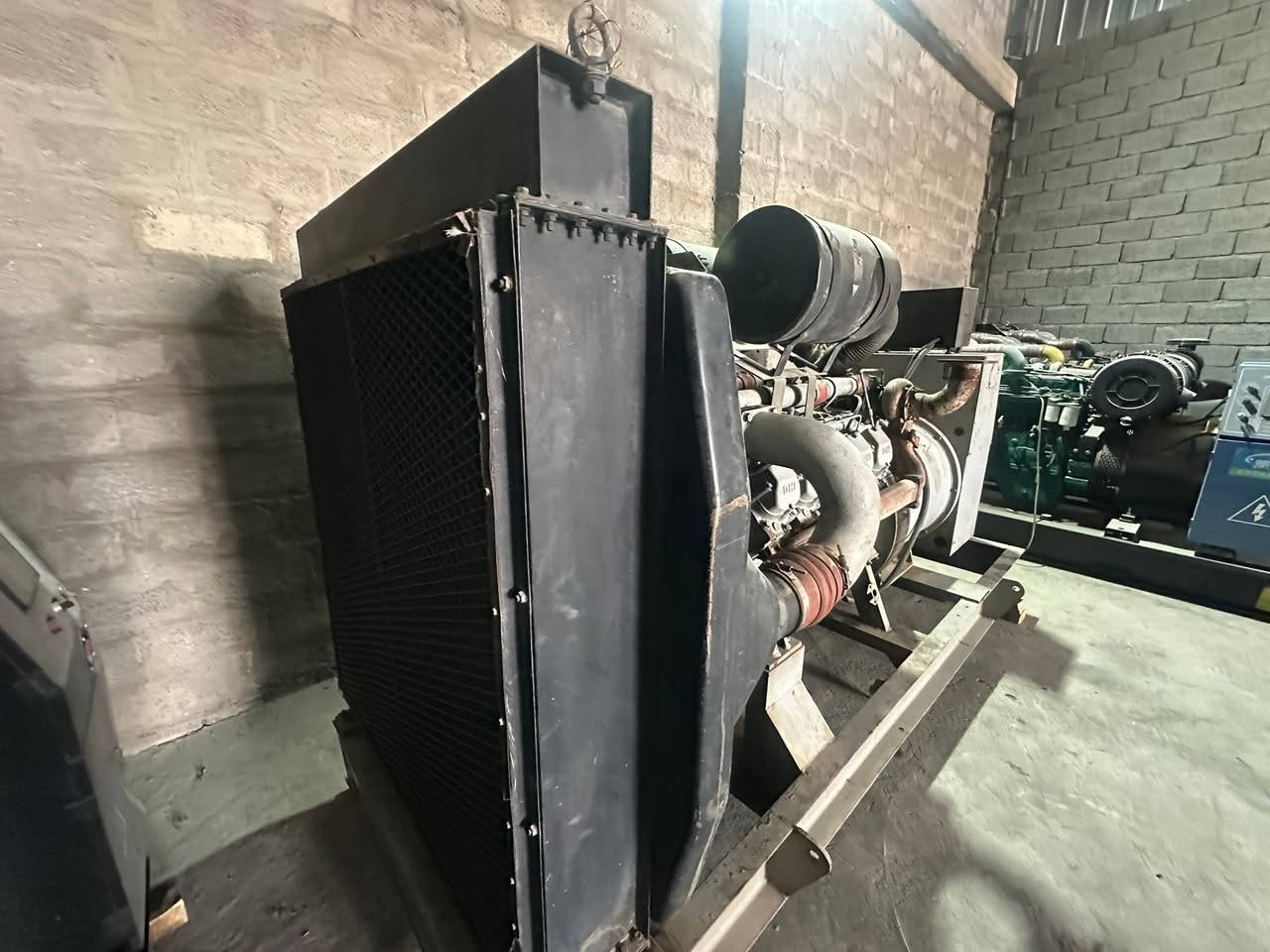 دايو 10
استندر بلادي مامفتوح برغي 
500 kva
السعر 175$
العنوان اربيل الصناعة الجنوبية 
يوجد توصيل لجميع محافظات العراق 
***********
