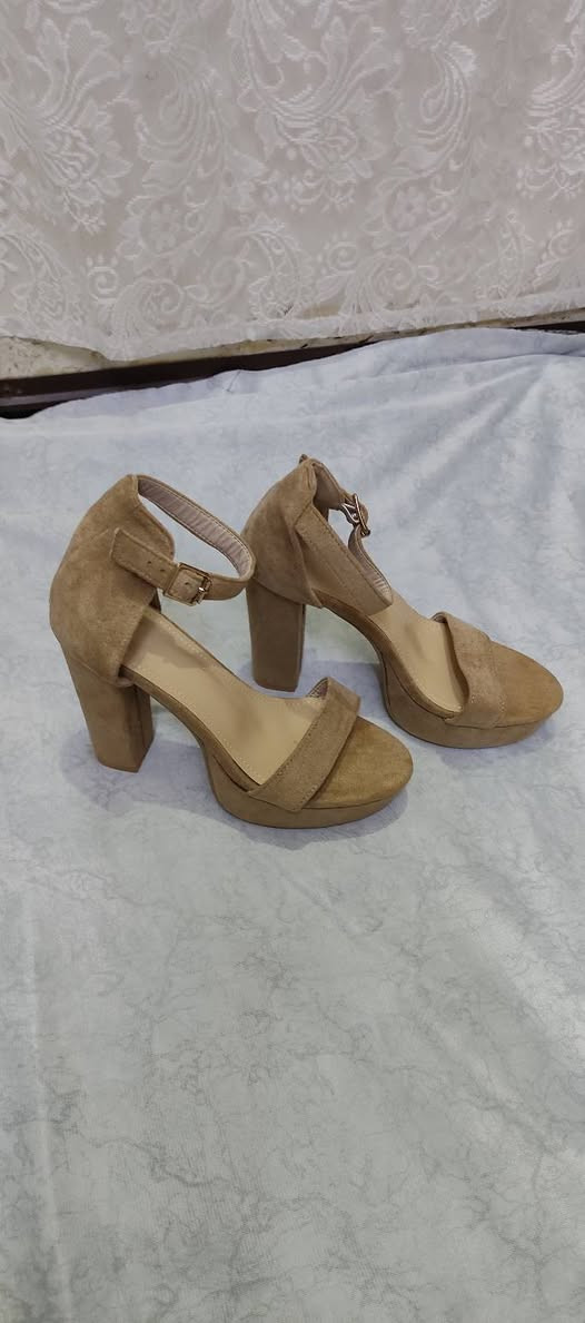 القطعة ب ٥ 
والي يريدهن شلع يجي خاص


**إذا كنت صاحب هذا الإعلان وتريد حذفه لأي سبب، رجاءا أرسل رسالة إلى الدعم الفني**