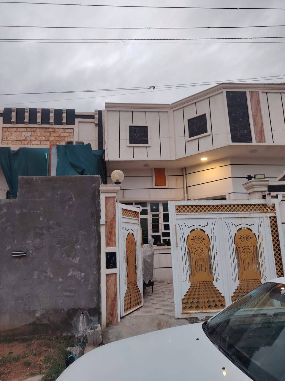 مشتمل للبيع 100
السعر70طابو صرف 
كامل من كلشي الشارع 10
للستفسار اتصل ***********
