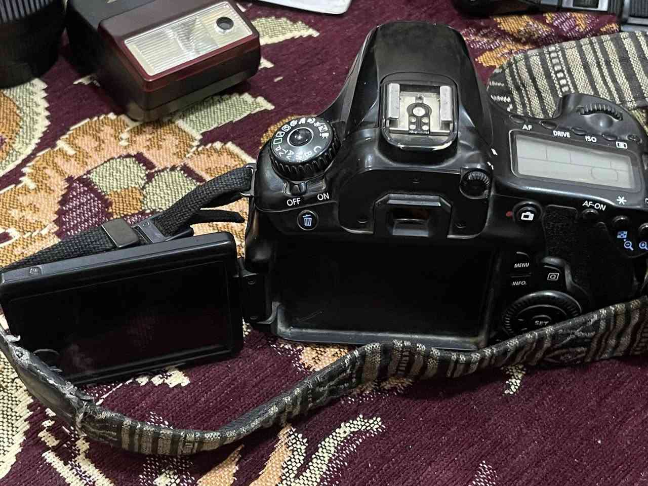 متاح كامرة D60 canon
وعدسة أساسية 18/135mm 

وفلاش خارجي T244

وباتريات عدد ثنين للكامرة

وباتريات وشاحنه للفلاش الخارجي 

مكاني نجف حي الانصار ليريد يشتريهن يراسلني بل خاص 

سعرهن كلهن ٤٥٠ الف


**إذا كنت صاحب هذا الإعلان وتريد حذفه لأي سبب، رجاءا أرسل رسالة إلى الدعم الفني**