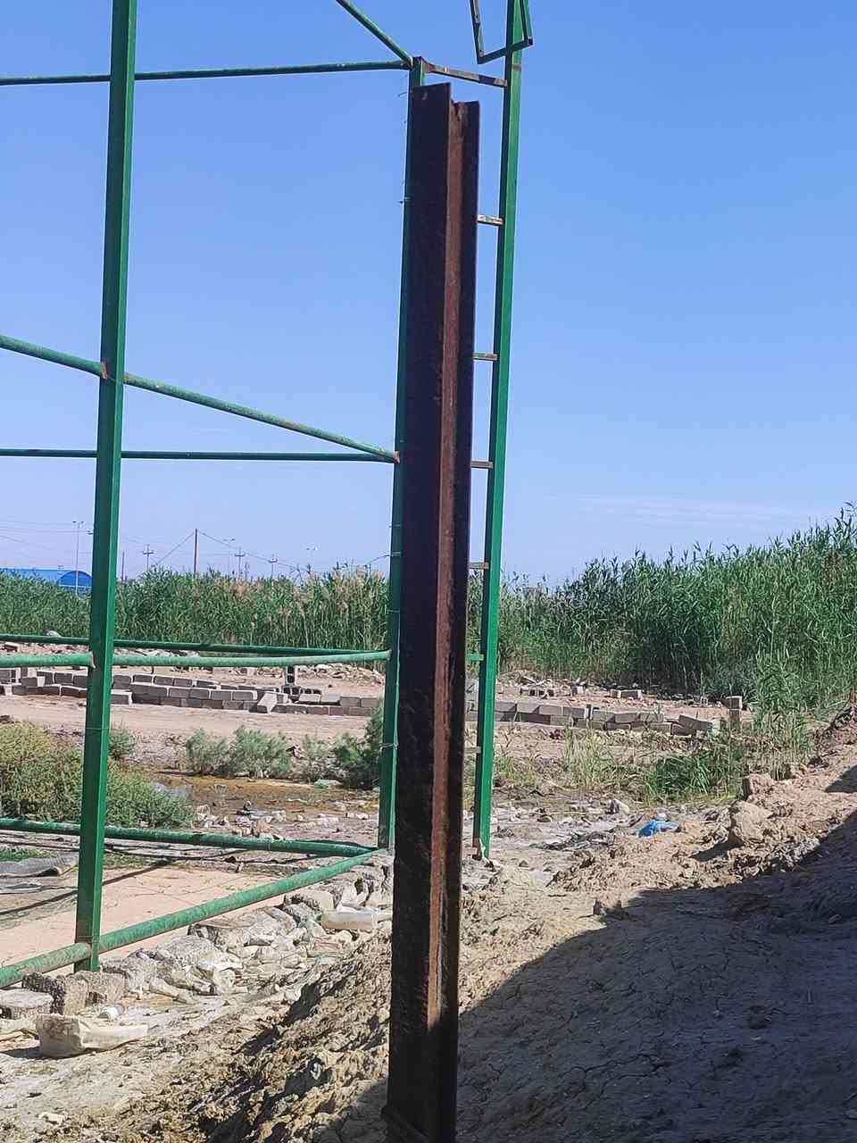 السلام عليكم 

غراض حديد للبيع 
بي ارسي مغلون اصلي نظيف 
شيلمان طول شيلمانه 4 متر 
بوري حديد طول البوري ٣ متر   ***********
