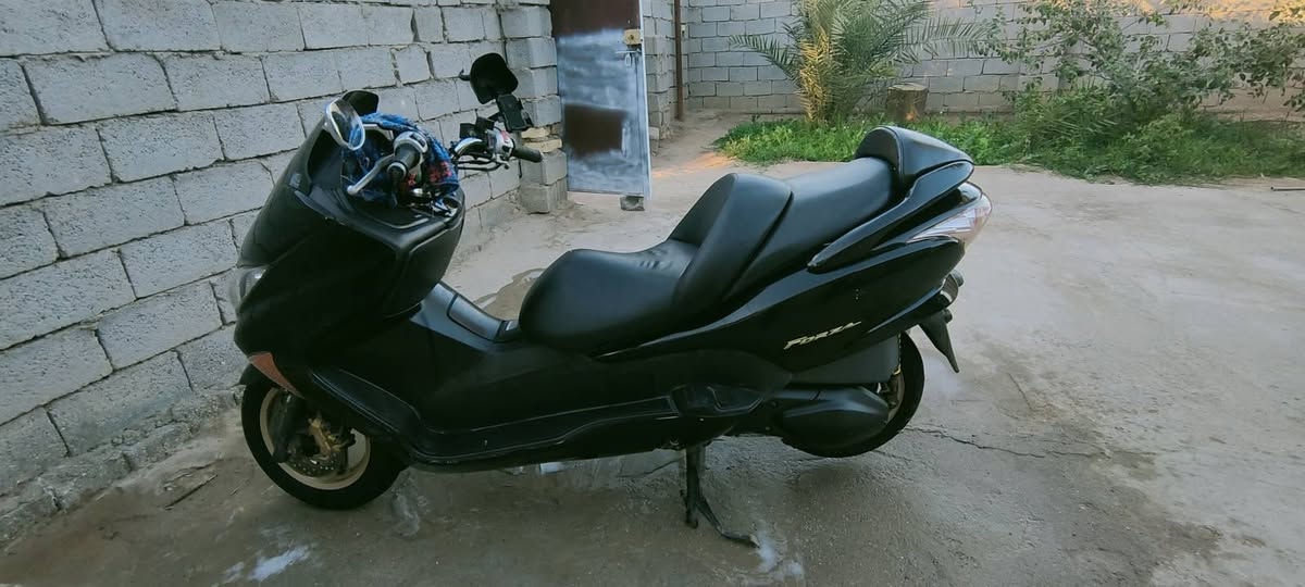 سلام عليكم فورزه صفر 8 كرستال مكفوله كفاله عامه رمبه بس الكير ملغي فقط دراجه ماشيه 42 الف فول مواصفات وياله ذهبيه فجوج ذهبيه علايم ذهبيه يدات هيتر تدفئه  امبثري سماعة مضخم وياها بصمتين وسويج طوارئ اوراق كامله شلعه ومعدل 140 بلمشي باقي التفاصيل معروفه مكاني ناصريه شطرة رقم *********** السعر 1400وبيه مجال حك الجيه
