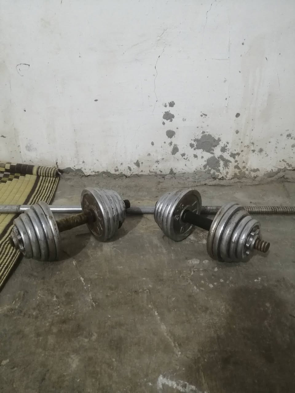 زوج دنبلااص معا شفت متر ونص السعر ٥٠ العنوان البصره التنومه ***********
