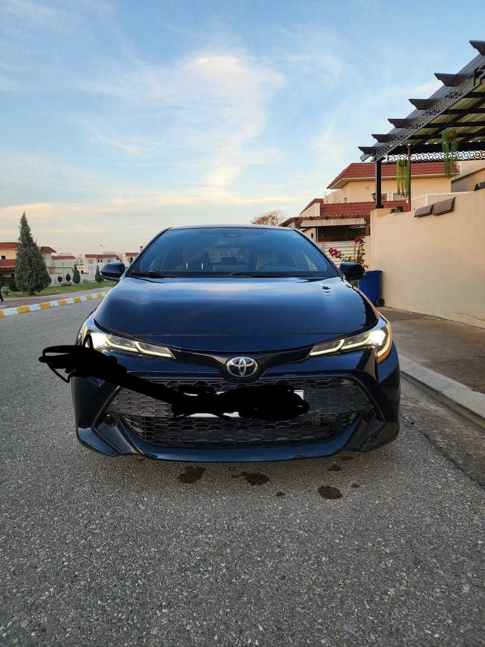 سلام عليكم
كورولا هاتشباك ٢٠٢١ se 
للبيع ضررهة نص جاملغ خلفي بدون ايرباك بدون دواخل 
ماشية ٩٥ الف كيلو 
سعر ١٣٥ و بيهه شوية مجال 
***********
