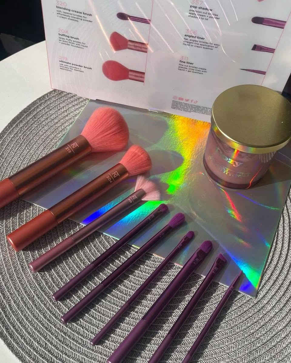 ريل تيكنيكس ⋆⭒˚.⋆🤚🏻🍡𐙚 💬 ⊹₊⋆
 مجموعة فرش انستا ارتيست للوجـة والخدود والعينين، مجموعة فرش مكياج لكريم الاساس واحمر الخدود والبرونزر والكونسيلر وظلال العيون، ادوات مكياج احترافية عالية الجودة، مجموعة من 9 قطع. 
الكوالتـي جداً عالي✨
الملمس ناعـم على الـبشـرة ✨
﹏﹏﹏﹏﹏﹏˚ 𓇼𓈒𓏸🎅🏻⋆⭒˚♥𓇼


**إذا كنت صاحب هذا الإعلان وتريد حذفه لأي سبب، رجاءا أرسل رسالة إلى الدعم الفني**