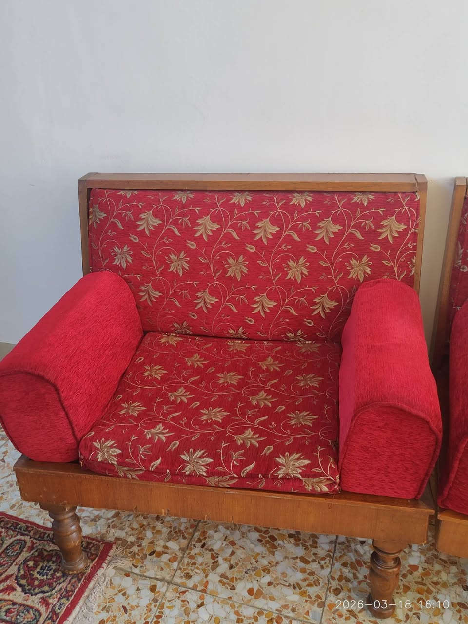 للبيع فقط...
قنفات عدد 2 نفر واحد 
قنفات عدد 2 4 نفرات 
ميز زاوية
الخشب صاج اصلي 
مع دوشمه درجة اولى 
السعر 750 
للاستفسار الاتصال على ***********
