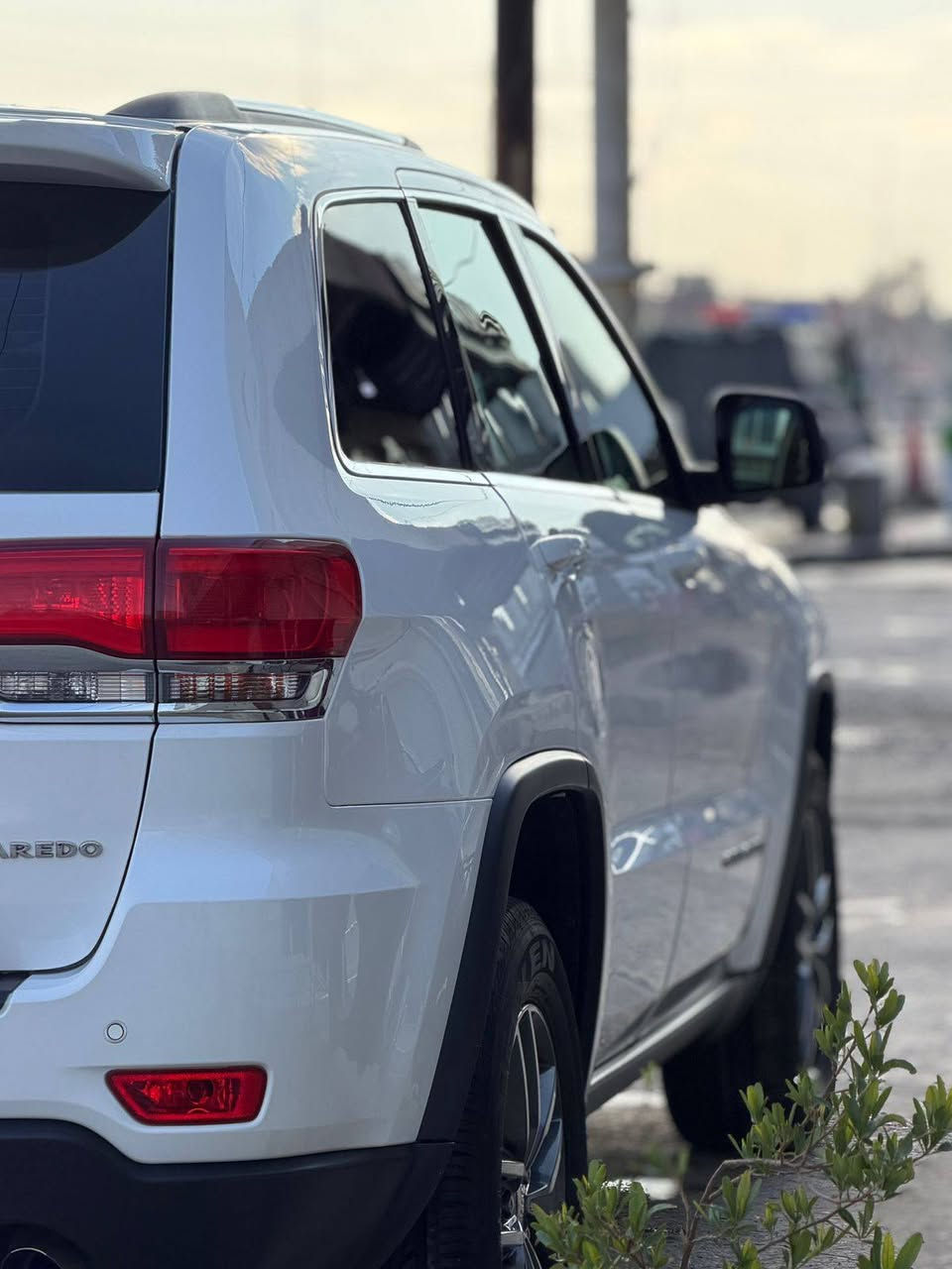 جيب  2018 خليجي اخو الزيرو مكفول كفله عامه من من البارد والاشخوط والرسعات والصبغ وضع شركه السياره ماشيه 45
رقم دهوك دولي هزه جديده فحص جديد سنويه جديده عظم مواصفات فول ما عدا الفتحه السياره محرك 6
 بصمة تشغيل

• بصمة أبواب كشنات الاماميه كهرباء

• كشنات جلد

شاشة دشبول الكترونية شاشه كبير بلوتوث

كاميرا خلفيه حساس خلفي

تحكم ستيرن كل الجهات مثبت سرعه نظام سبورت S

فور ويل 4*4

 تخم تاير  لايت زنون عدسه

تشغيل عن بعد أشاره بالمري مري قلاب

مري الداخليه معتمه ومري الجانبيه حساسه للضباب تعمل تلقائياً

شفتات بالستيرن

تبريد قطعتين ثلج مركزي

أناره داخليه LED

5 وضعيات قياده

بيها مواصفات بعد من غير الي ذاكرهن

السياره ع إيدي شخص واحد  و گير ومحرك كفاله  السيارة جاهزه ماناقصها برغي

ملاحظه يرهم مراوس حسب القناعة

مكان السياره موصل حي التحرير 

للاستفسار ***********
***********
