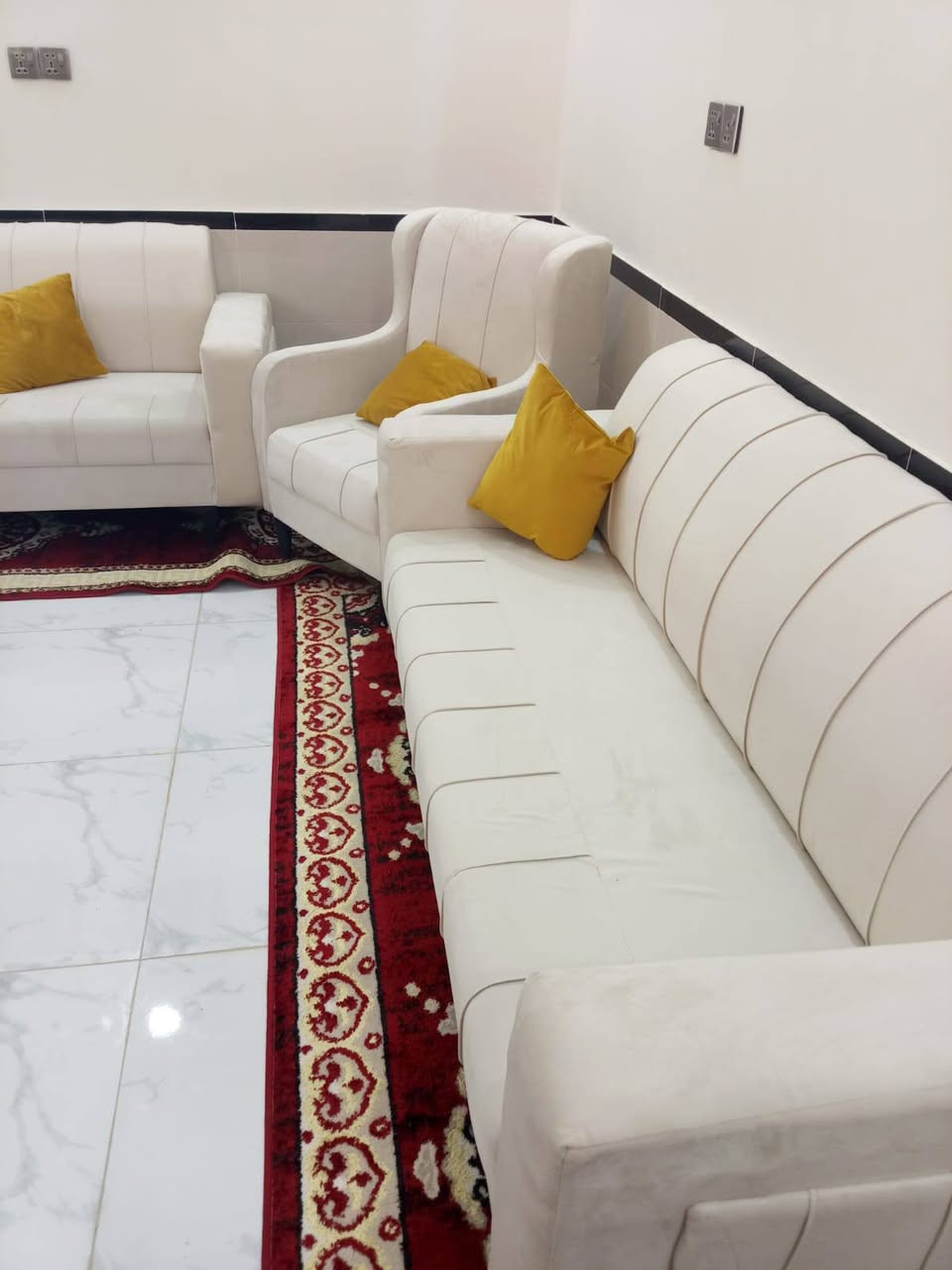 تخم خمس قطع..عشر نفرات... للبيع..السعر 400الف..وبي مجال... الناصرية مركز....***********
