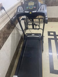 جهاز جري • نضيف • استعمال قليل