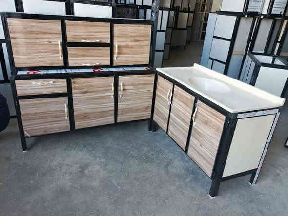 🟤 كاونتر أنيق وعصري لتكملة مطبخك!
📍 تصميم جميل 

✨ تصميم حديثة الالوان مميزه 

#كاونتر_مطبخ #تصميم_مطبخ #كاونترات_ألمنيوم #مطابخ_عصرية❤️للحجز والاستفسار 
*********** Colombo
