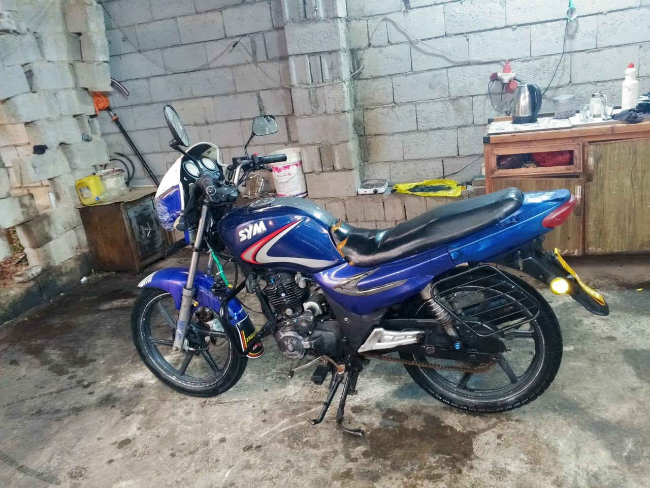 سلام عليكم دراجه سايم موديل 13لبيع مسجله سنويه سعر 850 مكاني رمادي قرب جسر لحوز رقم هاتف ***********
