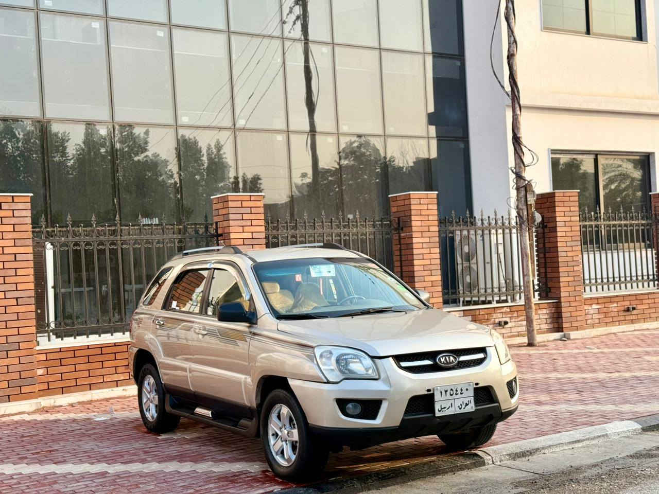 سلام عليكم للبيع سبورتج مديل 2009 وارد خليجي سياره بيه صبغ 3 قطع والباقي مكفوله مكينه وكير مكفولات حداديه تخم تاير تبريد ثلج موصفات تحكم ستيرن شاشه كامره حساسات شاير مري مثبت سرعه داخل بيجي ويل كب كروم يداد نيكل سياره جديده وجاهزه من كلشي وشرط سياره احله من صور السعر 95 وقابل التفاوض الستفسار نتصل ***********مكان سياره كربلاء مكلف بلنشر
