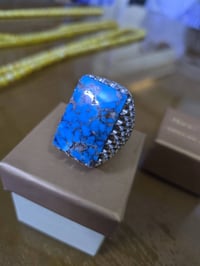 فيروز نيشابوري السعر 400 دولار  للشراي 07731110014