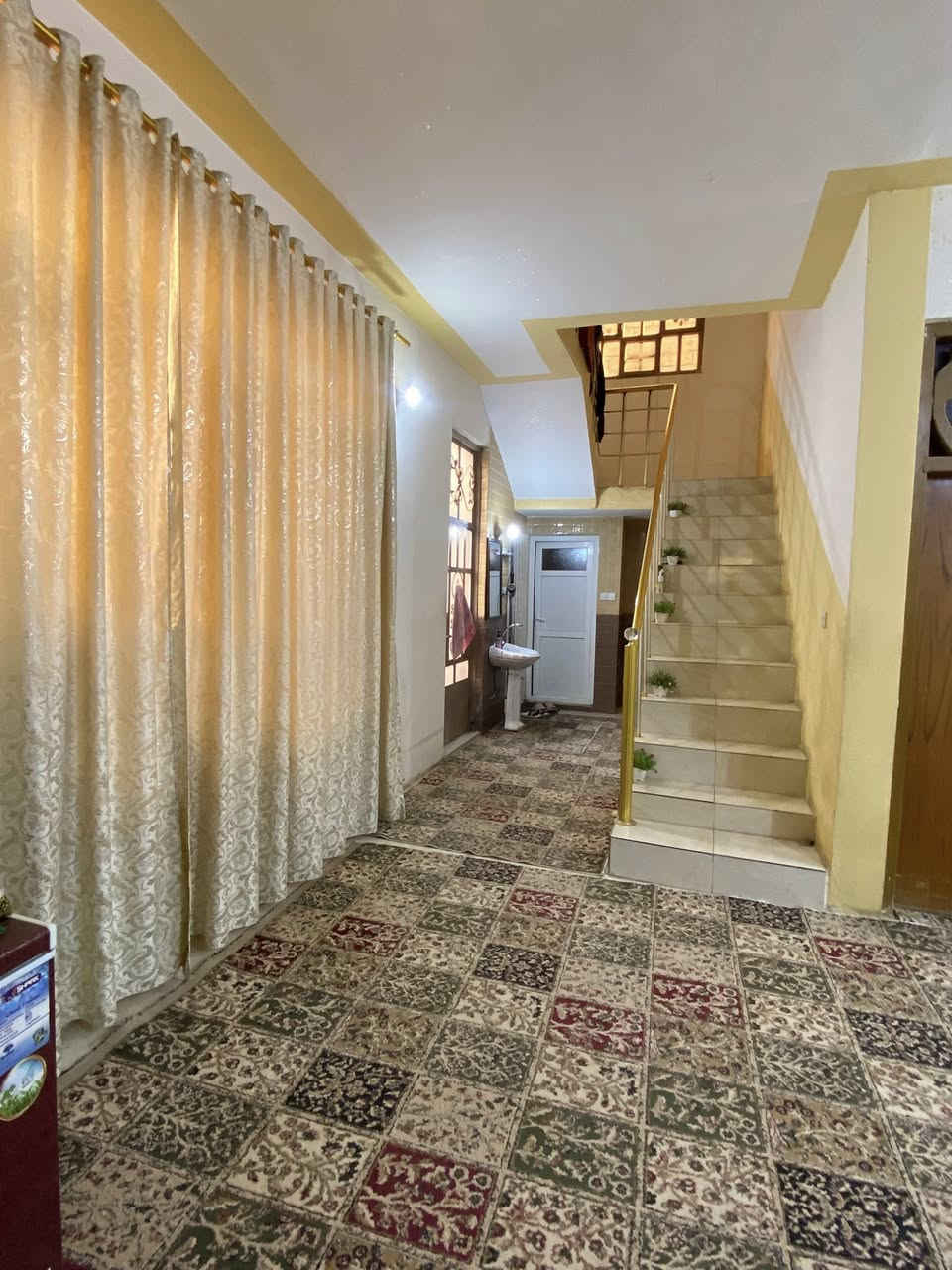 بيت للبيع
بهرز دربونة القيسي مساحة ٢٠٠ متر طابو مللك صرف 

يتكون الطابق الاول من مطبخ واستقبال وصاله وصحيات وغرفة نوم 

الطابق الثاني ثلاث غرف وحوش وصحيات 

الاستفسار خاص او ع الرقم ***********
