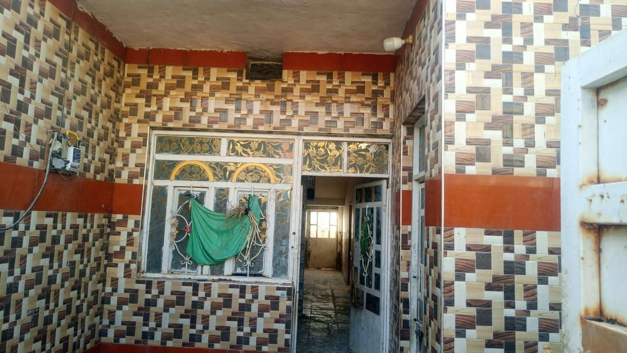 سلام عليكم بيت البيع في حي الغدير قرب مدرسه النوار 
الهليه اتصال عل رقم *********** واتساب المساحه 125
