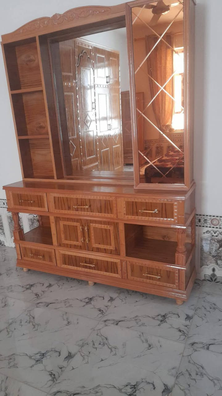 سلام عليكم من رخصت الادمن غرفه خشاب للبيع حطاطه جديده ما مستخدمه ابد  للستفسار ***********
