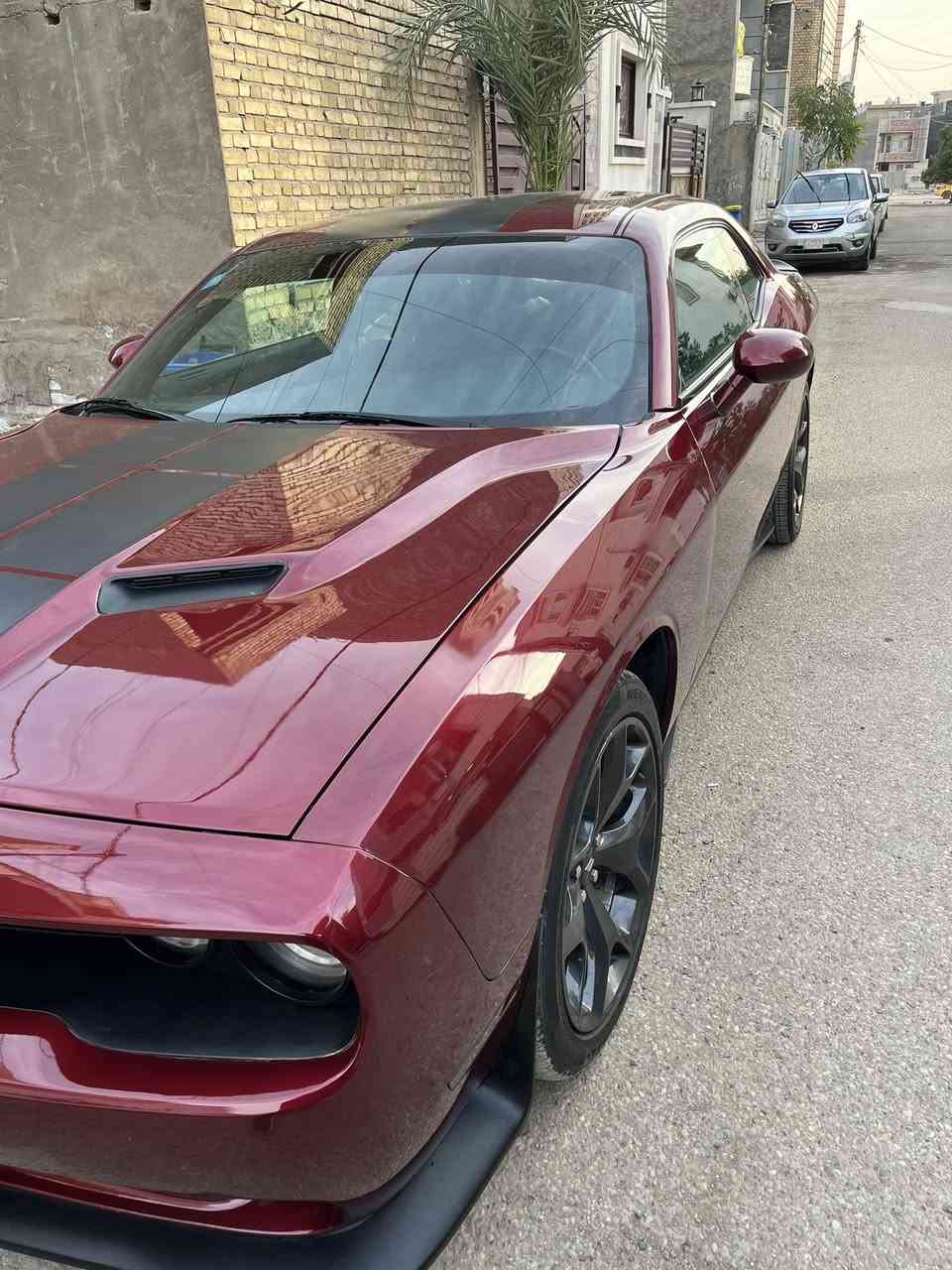 سلام عليكم دوج جالنجر 2020sxt
رقم بغداد بأسمي ماشيه 89 كيلو مو (ميل) مواصفات الsxt المعروفه 

حادثها قطعه وحده البنيد ونفسه معمر بدون ايرباك لاستيرن ولابرده وبدون لغد ولاشواصي 

 وبيها ربع جاملغ خلفي بارد 

السعر ١٨٨ وبيها مجال بسيط 

***********
