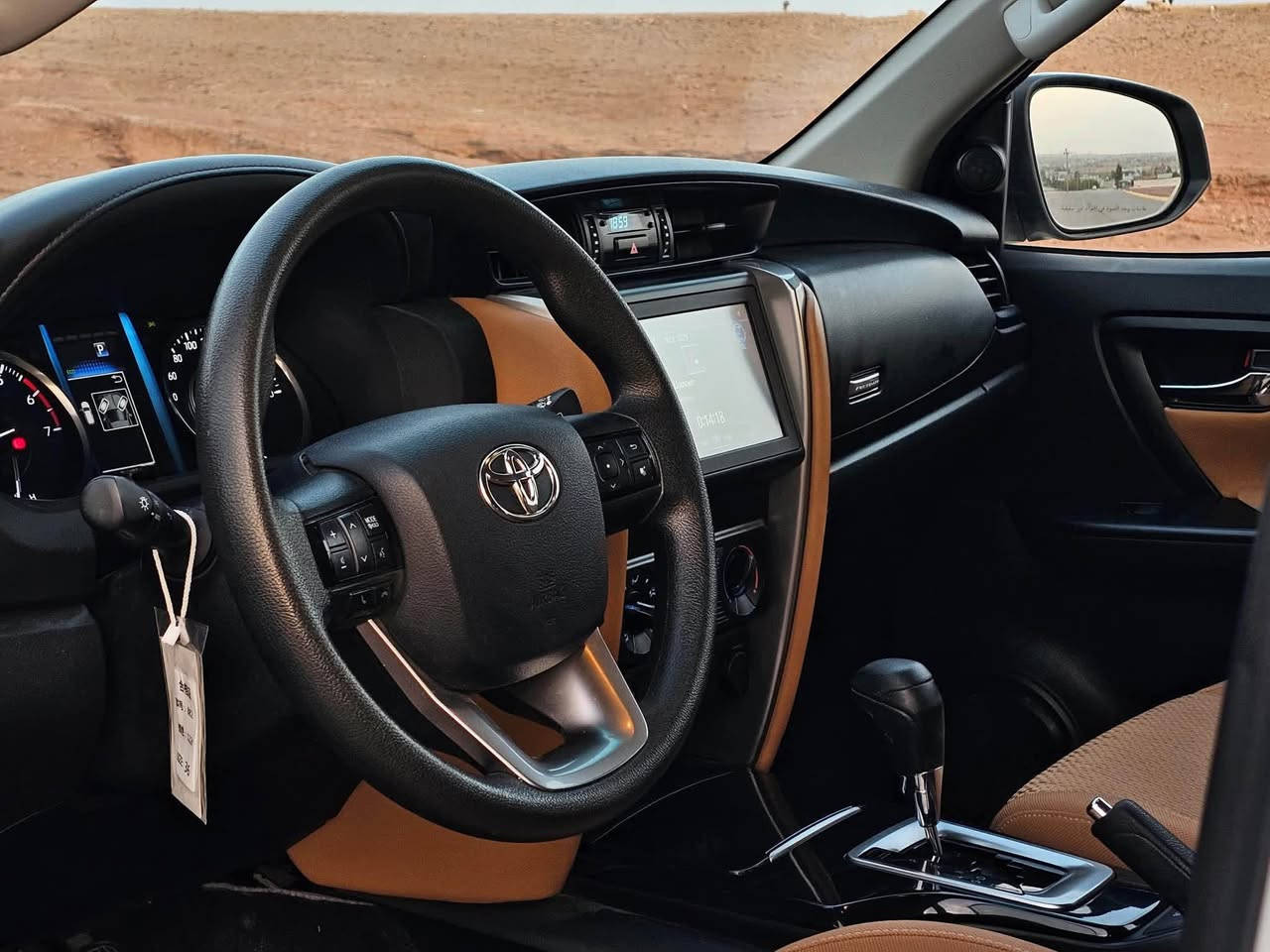 فۆرچنەر 2022
دەبڵ ئەکسل شاشە و کامێرایە 
بێ سبووخ و شوخت زۆر خاوێنە لەسەر دەقی شەریکەیە 
 50هەزار کم رۆیە  
کامل سێرفزی شەریکەی تۆیۆتایە 
یەک دینار مەسرفی نیە 
تایە و ویل و هەموو شتەکی نوێیە 
رەقم و سەنەوی نوێیە تا 2028
شوێن هەولێر 
*********** أربيل, العراق
