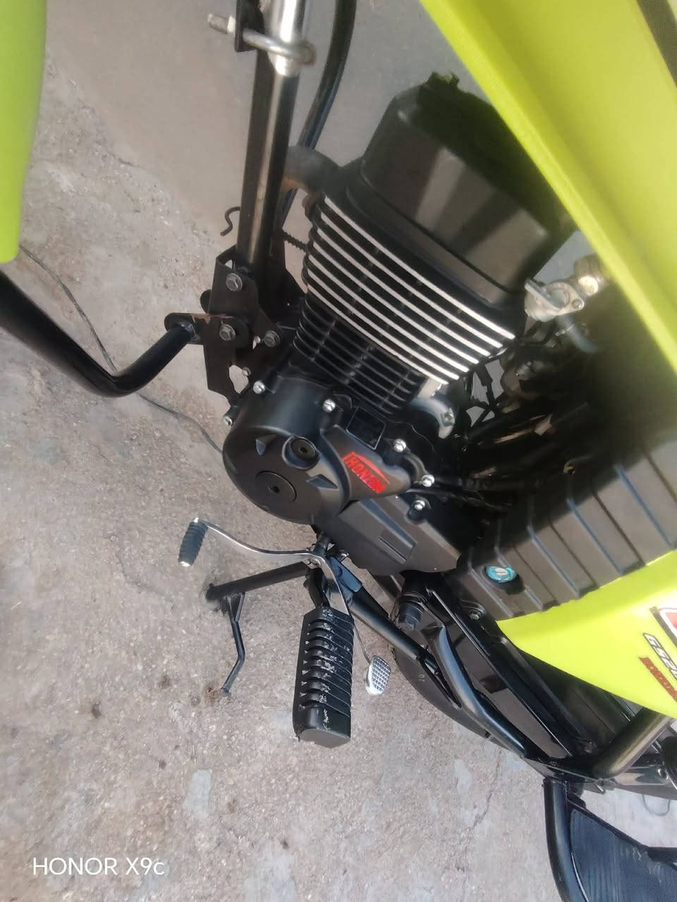 السلام عليكم دايون للبيع موديل 25كفالة عامه بعده بحالت لوكاله شوفت عينك اوراق سكنر 
مكاني الحمزه الغربي شراي بيك خير ودلل تعامل لاتعبني ولاتعبك رجائن ***********
سعر 1450وبيه مجال
