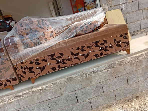 السلام عليكم تخم ديوان ملكي 5قطع سعر 250مكان بروانه ***********
