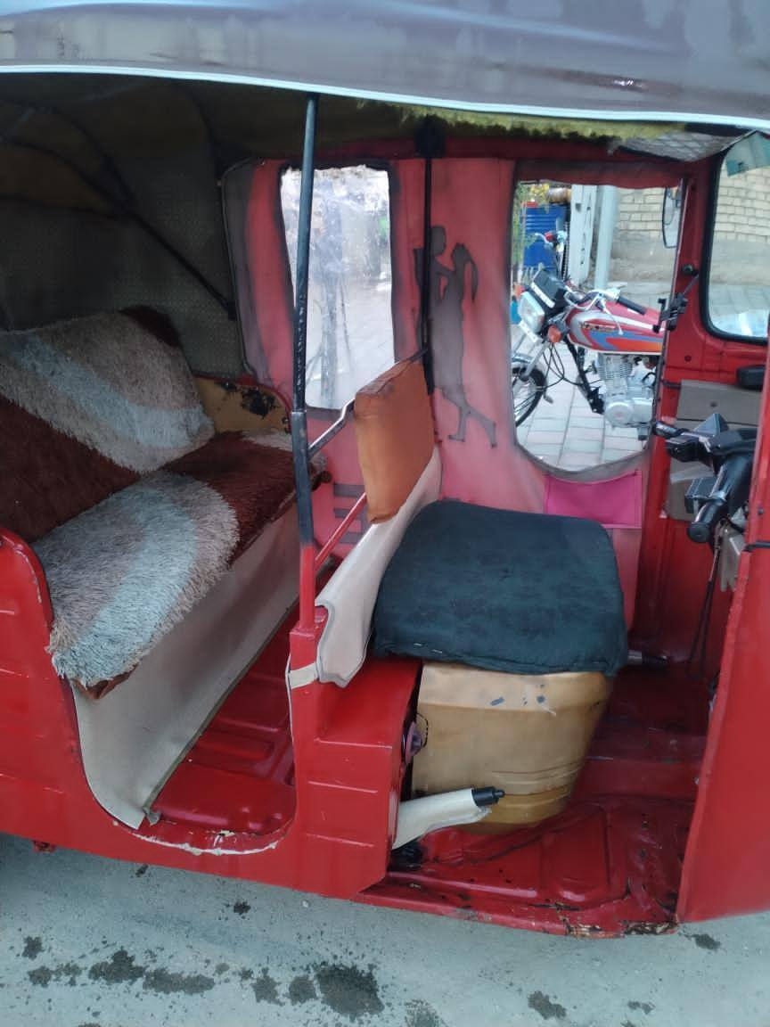 السلام عليكم تكتك موديل 18رقم واسط مصبوغه عام
السعر 4ونص وبيه مجال 
مكاني واسط النعمانيه
***********
