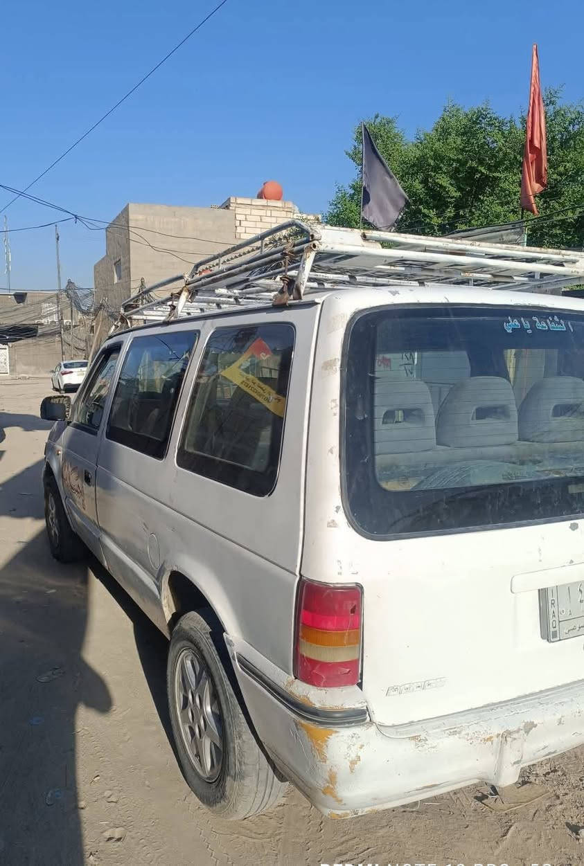 السلام عليكم
دوج كلايزر 1995 سبعه راكب 
للبيع السعر 30 وبيها مجال بسيط 
محور كير ومحرك كامري ابو الجف 
حداديه نص عمر 
دواخلها يرادلها ترتيب بسيط 
للاستفسار اكثر الاتصال على الارقام 
‏‪‪0783 875 6520‬‬‏
‏‪ 0775 052 1245
