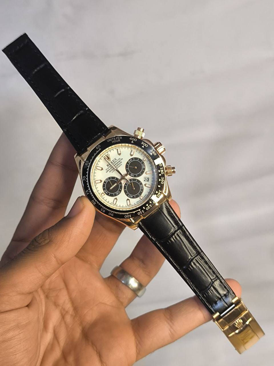 ⌚ دايتونة وارد أوروبي DHL

تحفة فنية
 مصممة لرجال الاعمال
مكينة كوارتز ناعمة نظام كونكراف
هيكل ستانلس ستيل روز كولد مع طوق نيكل روم لامع
 (ستوبوج)جميع السناتر شغاله
 ميناء مميزة بالون (بحري) مزودة بمنفذ تاريخ 
 الزجاج معدني ضد الخدش
مقاومة المي وغبار 
سير جلد genuine leather 
دبل قفل مختم

السعر  :- 35 الف ع اول تم
للحجز والاستفسار يرجى مراسلة الصفحه


**إذا كنت صاحب هذا الإعلان وتريد حذفه لأي سبب، رجاءا أرسل رسالة إلى الدعم الفني**