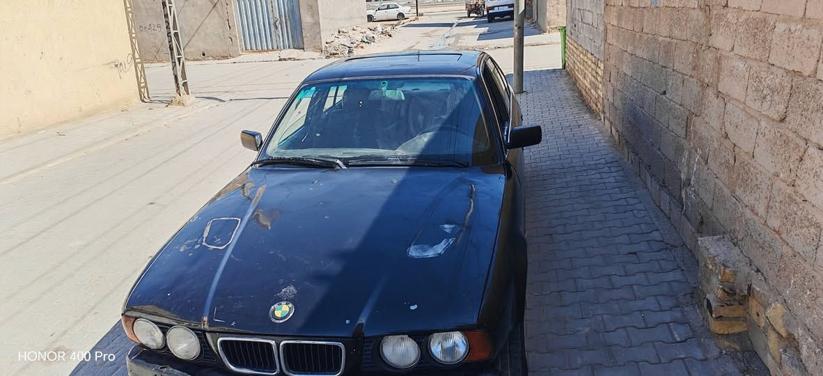 سلام عليكم بي إم موديل ٩٤ رقم بابل دولي 
الحجم ٥٢٥ مكانه النجف ***********
