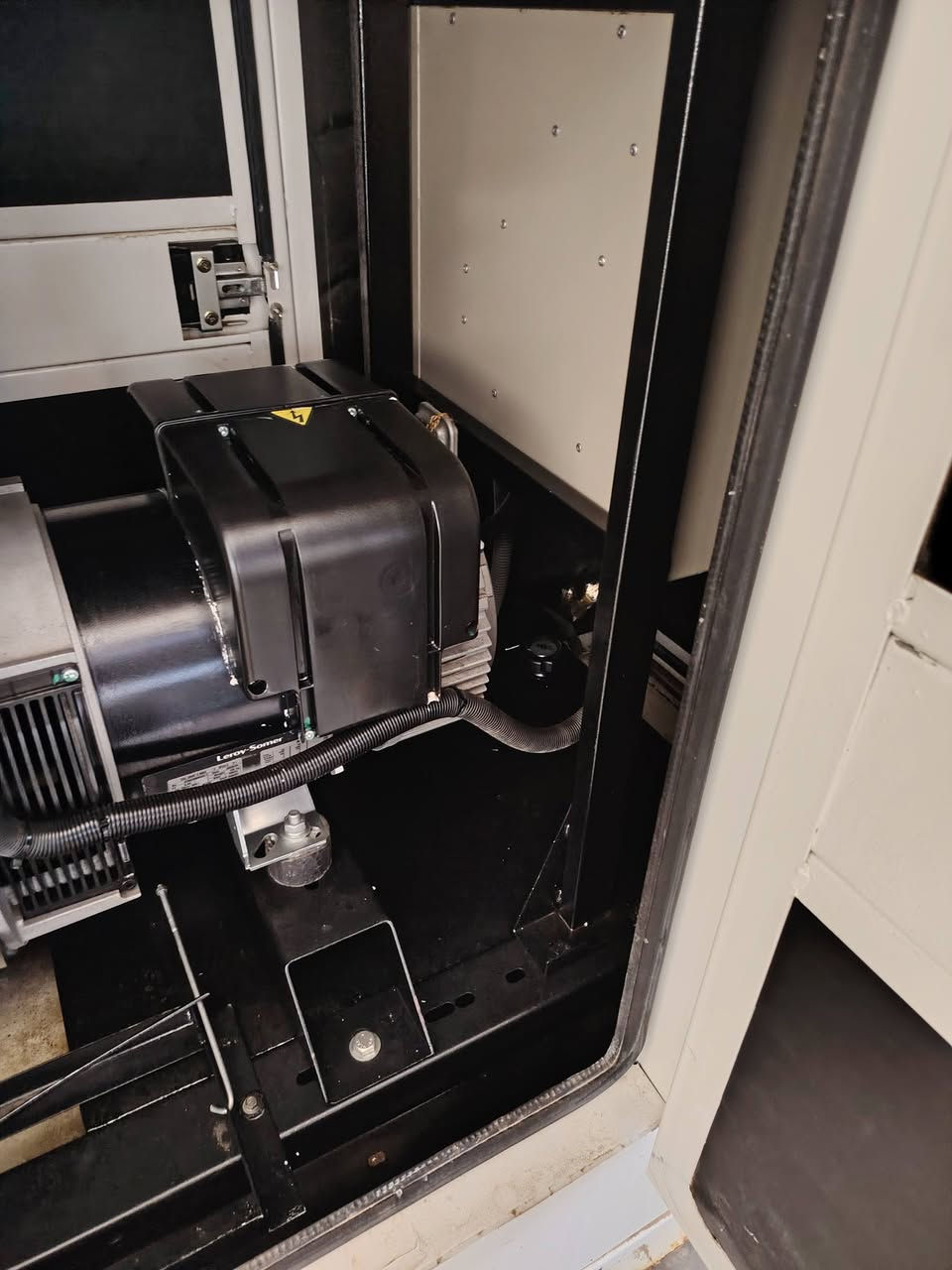 تم بحمد الله تعالى وصول مولد بيركنز ٣سلندر سيت ابلادي نظام حماية كامل تشغيل أو إطفاء ذاتي كاتم نسبة الكتم 90 ٪
KVA 15 
توليد لوري سومير فرنسي اصلي مشتغل 1275 ساعة فقط
نظافة المكينة 90 ٪
زورنا في موقعنا ديالى بعقوبة الصناعة الثانية مقابيل نهاية حي المعلمين
للاستفسار الاتصال
***********
***********
من الله التوفيق
