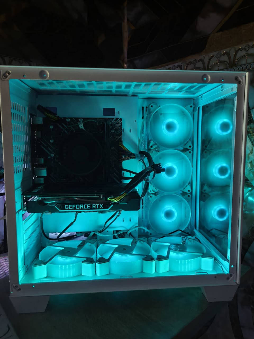 🔥 للبيع PC Gaming جاهز للألعاب 🔥
✅ المعالج (CPU): Intel Core i3-12100
✅ كرت الشاشة (GPU): Palit RTX 2060 12GB
✅ الرام (RAM): 16GB (2×8) Black Wolf DDR4 3200MHz
✅ اللوحة الأم (Motherboard): H610M-K4
✅ مزود الطاقة (PSU): Rocket 600W Silver
✅ التخزين: SSD 120GB + HDD 500GB
✅ الكيس: ESGAMING SEAVIEW 2001W

🎮 الجهاز جاهز للألعاب والاستخدام اليومي، ويشغل أغلب الألعاب على دقة 1080p بأداء ممتاز.

💰 السعر: 725,000 دينار عراقي (قابل للتفاوض بحدود بسيطة).

📍 العنوان: بغداد – مدينة الصدر
📞 للتواصل: ***********
