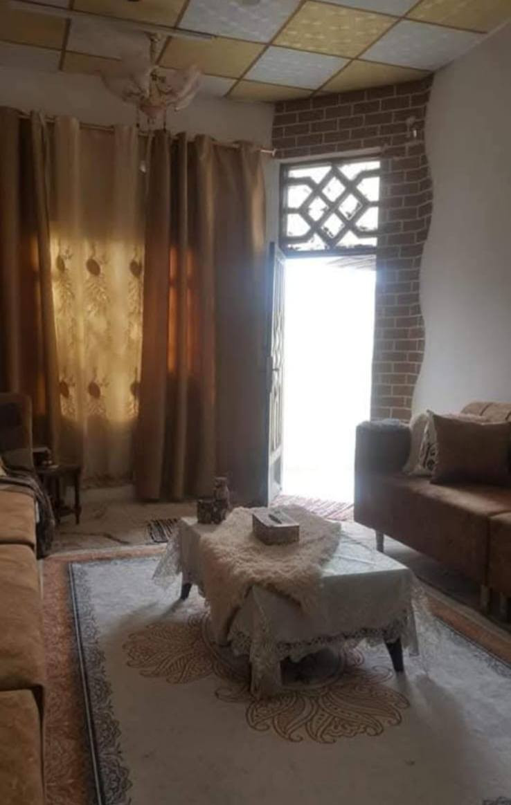 بيت طابو زراعي والملاج عراقي .. منطقة ابو كوصرة قرب سنتر طه 
البيت كونكريت ٢١٠ متر وبظهر البيت فضلة ٩٠ متر مبنية مشتمل يصلح حديقه بضهر البيت 
يتكون البيت من غرفتين وصالة وموزع ومطبخ وصحيات ٢ خارجي وداخلي موقع البيت ممتاز راس ركن ومتوفرة جميع الخدمات 
السعر المطلوب ٧٥ م ‏‪***********‬‏
